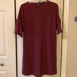 Burgundy dress with flouncy sleeves